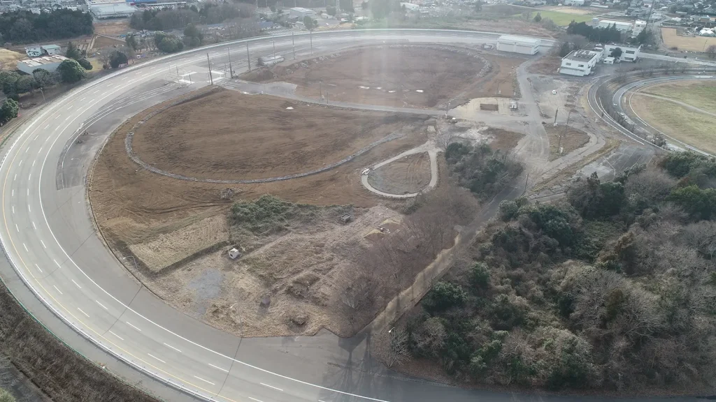 国総研試験走路南ループ内伐採・施設撤去工事-1